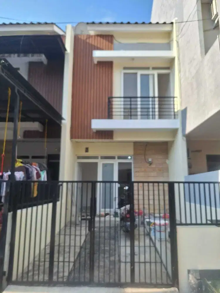 MINIMALIS..Rumah dijual di Park Residence, Jakarta Barat