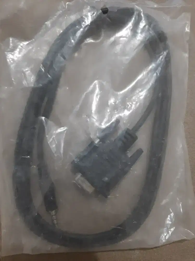 kabel VGA to 3.5 mm audio jack.