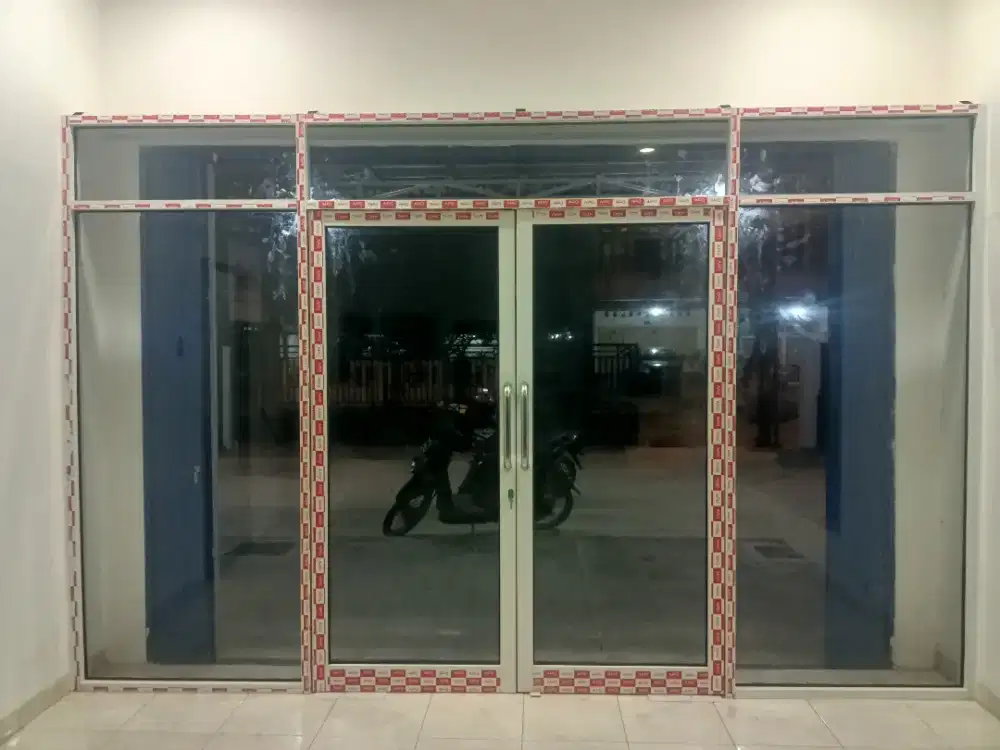 Partisi sekat kaca, Pintu Sliding door