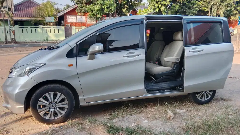 Honda Freed 2012 Bensin
