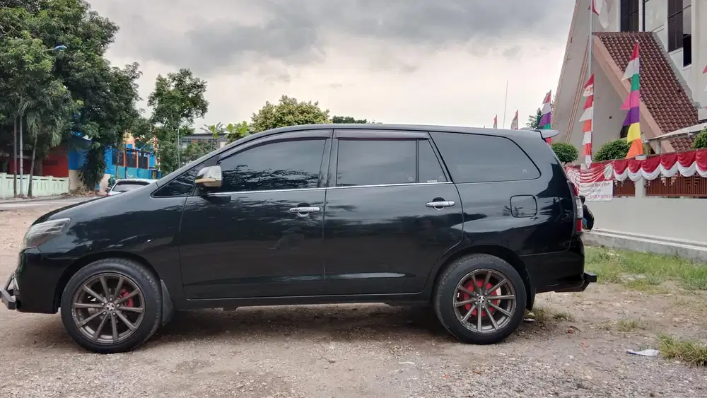 Toyota Kijang Innova 2013 Bensin