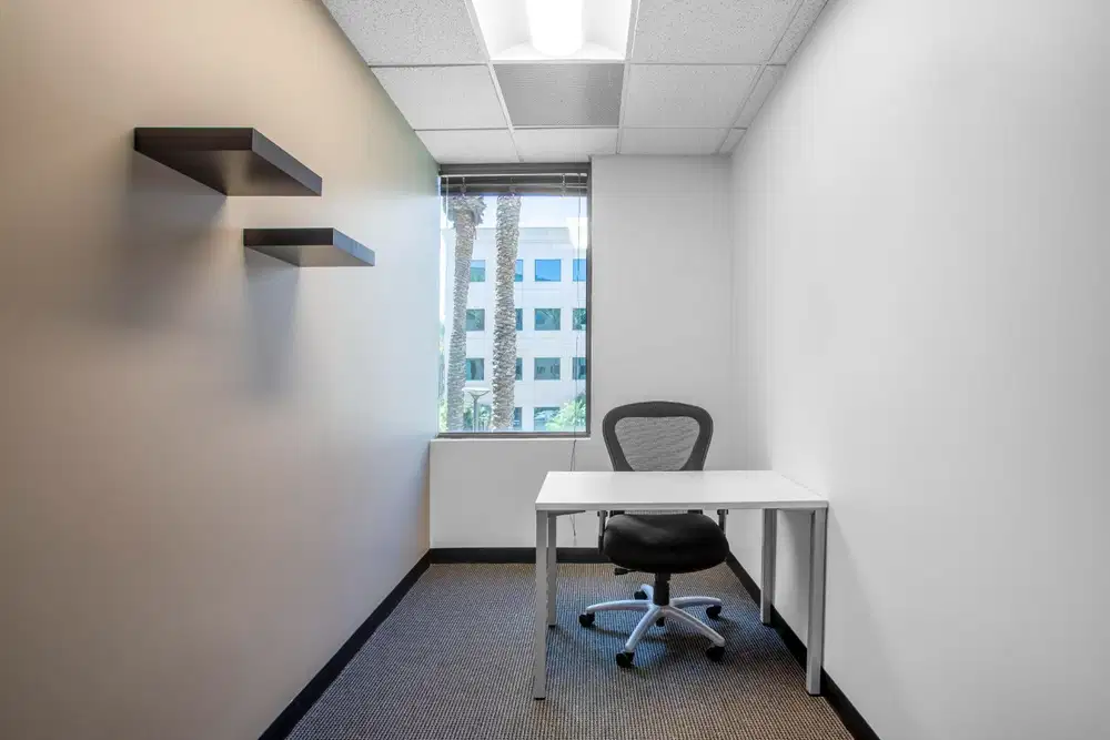Ruang kantor pribadi sesuai kebutuhan unik bisnis Anda di Regus  Plaza Asia