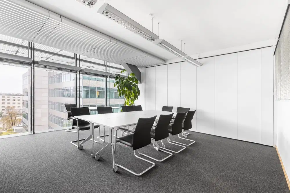 Temukan ruang kantor di Regus Plaza Asia untuk 4 orang dengan layanan siap pakai