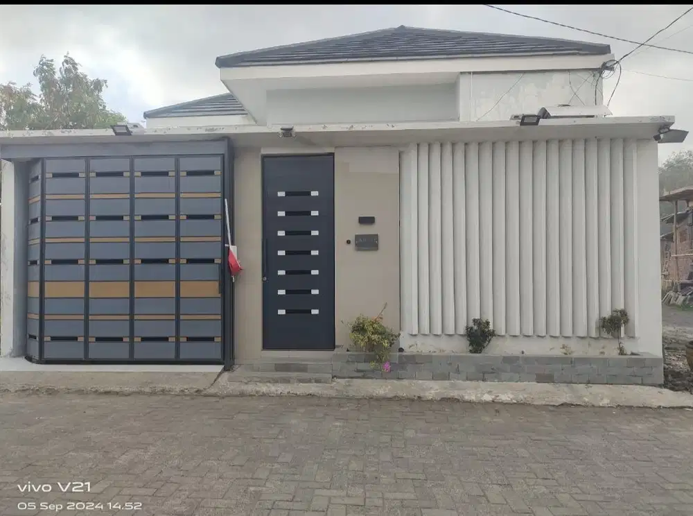 Rumah mewah siap huni dekat kampus