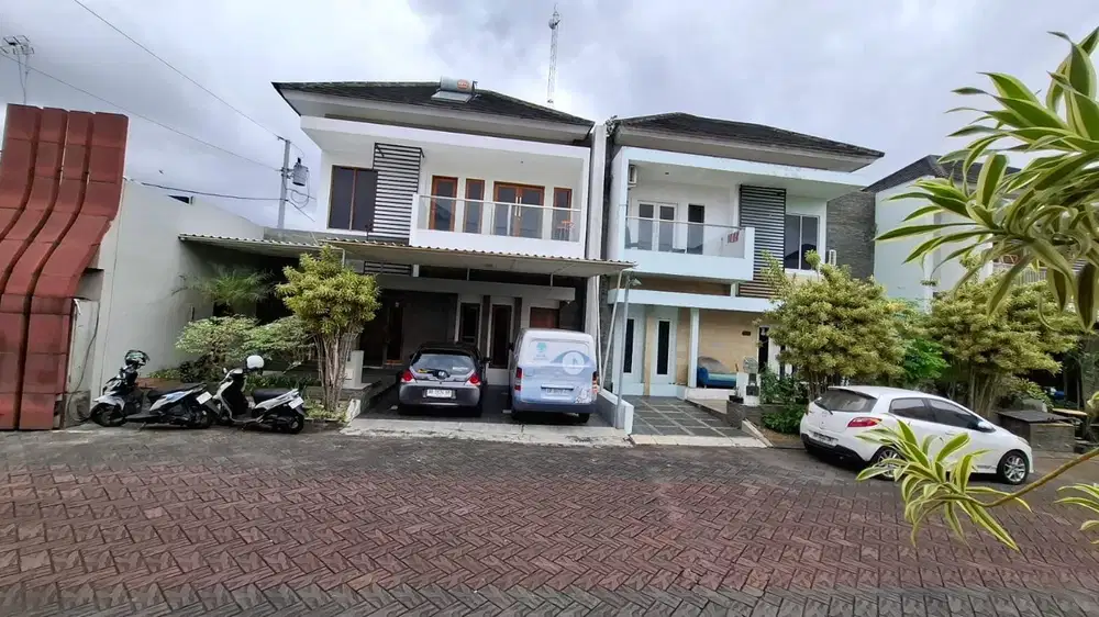 Rumah Mewah 2 Lantai dalam Perumahan Lokasi Dekat Kampus UPN di Babarsari Depok Sleman