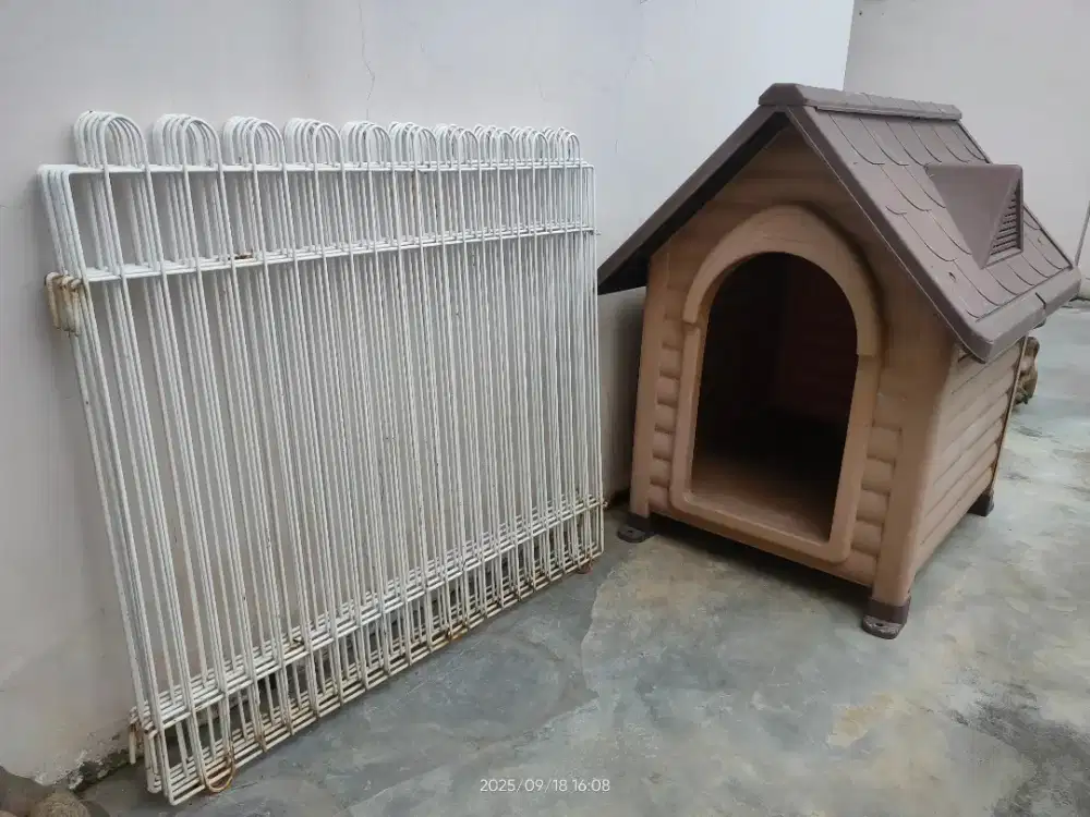 Rumah dan pagar anjing