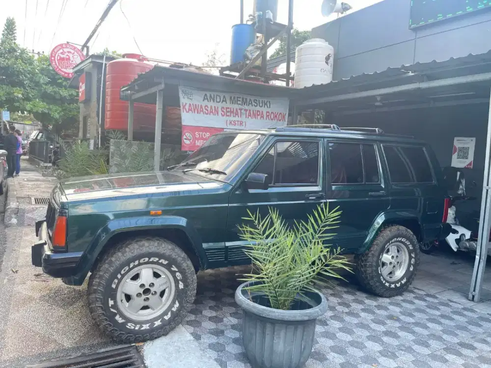 Dijual Murah cheeroke matic 4x4