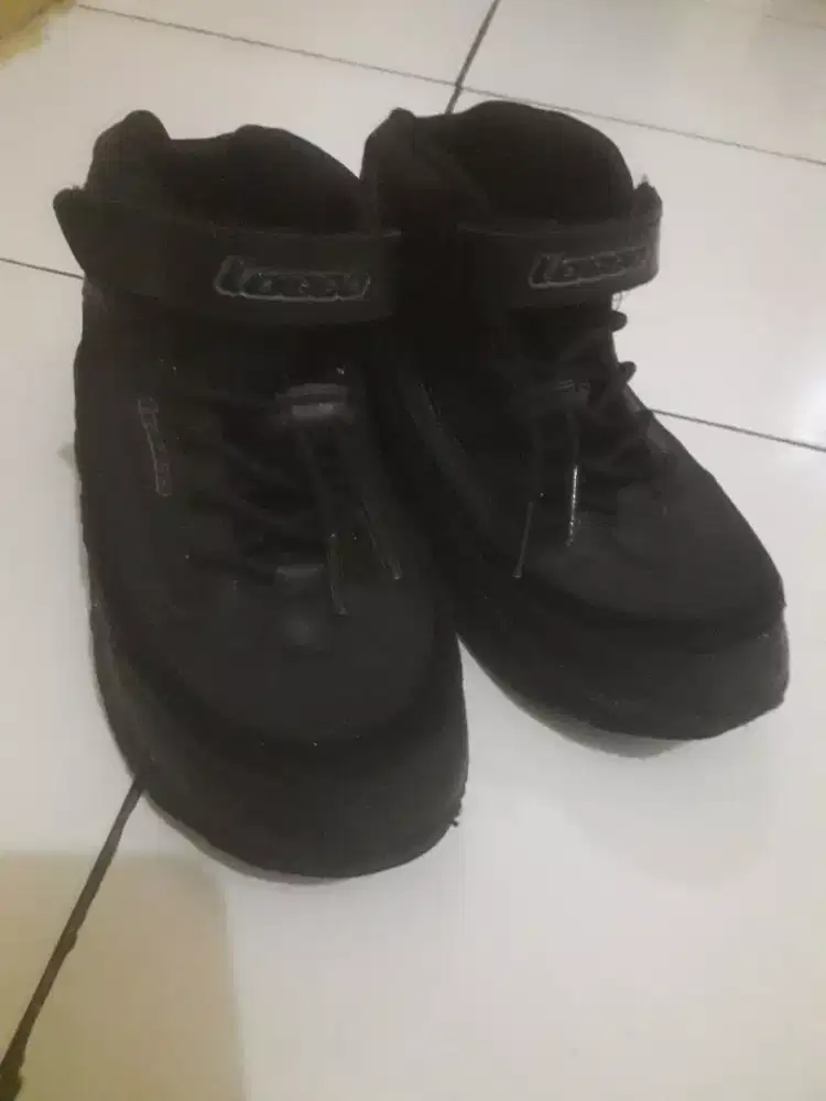 Sepatu anak sekolah preloved