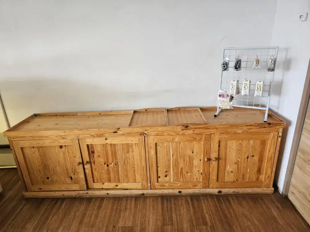 RAK KAYU UNTUK STORAGE DAN DISPLAY