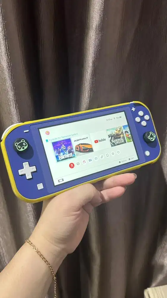 Nintendo switch lite 99% like new