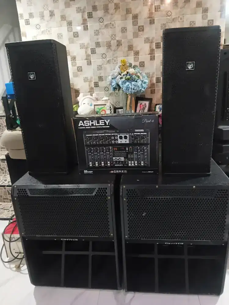 1 set sound system active  cafe atau rumahnya lengkap dgn mixer mulus