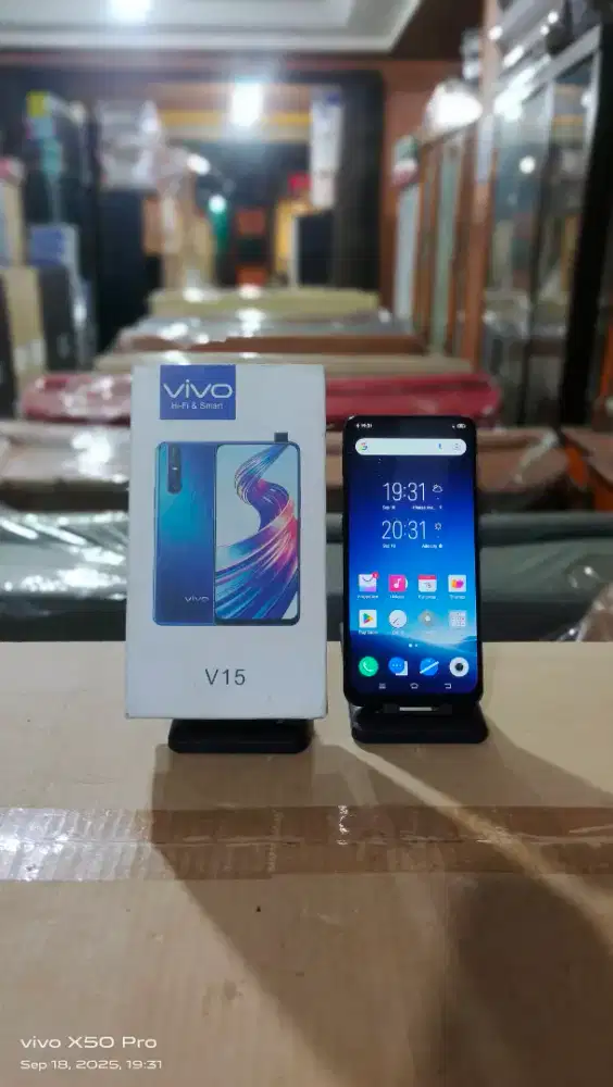 vivo V15 8GB / 256GB fingerprint on, face id on, pop up camera