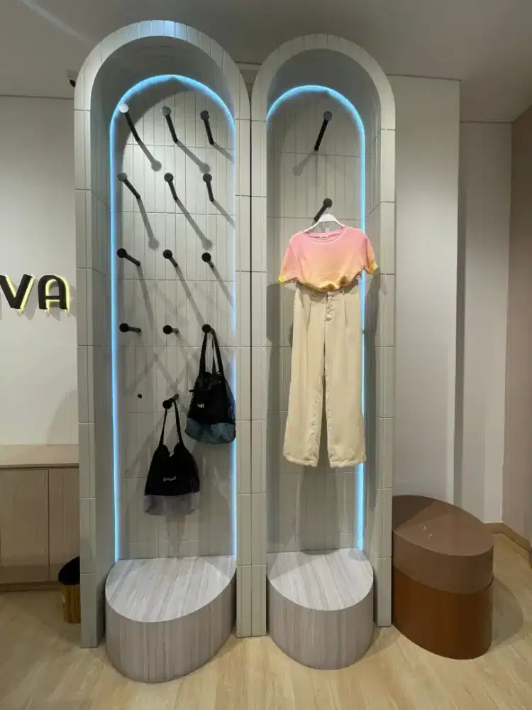 Rak Pajangan Display Toko Fashion