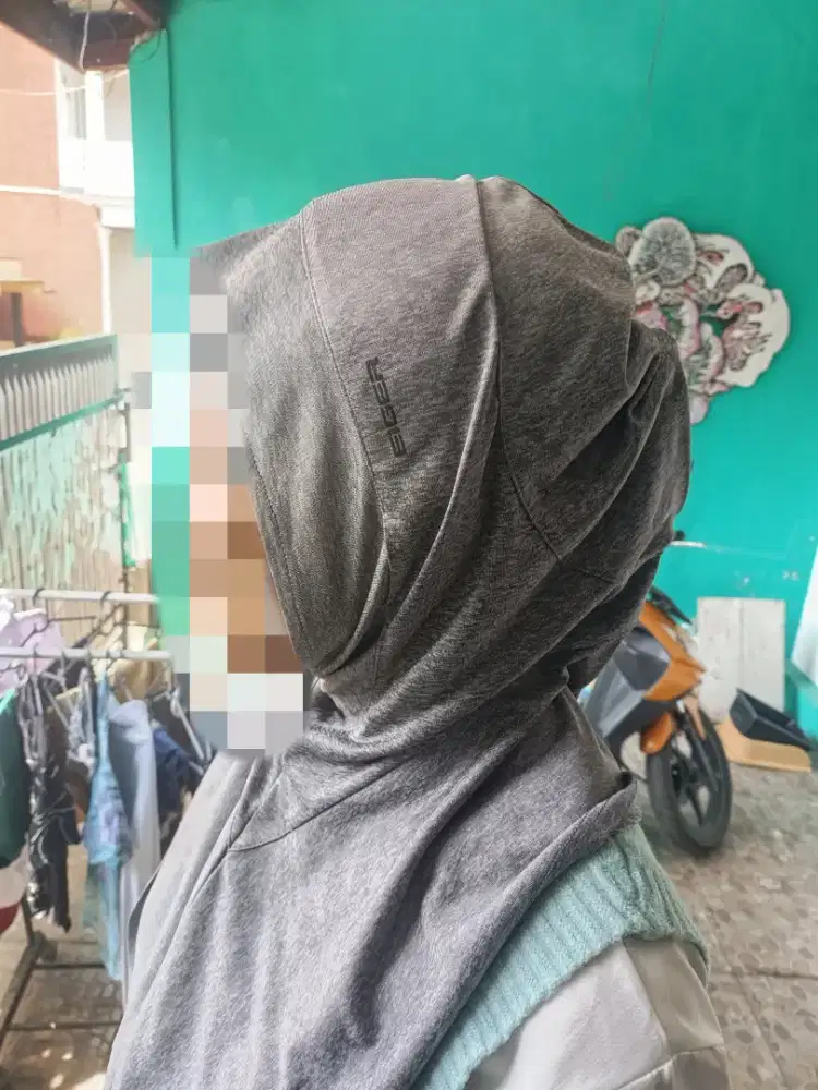 Hijab sport Eiger warna abu