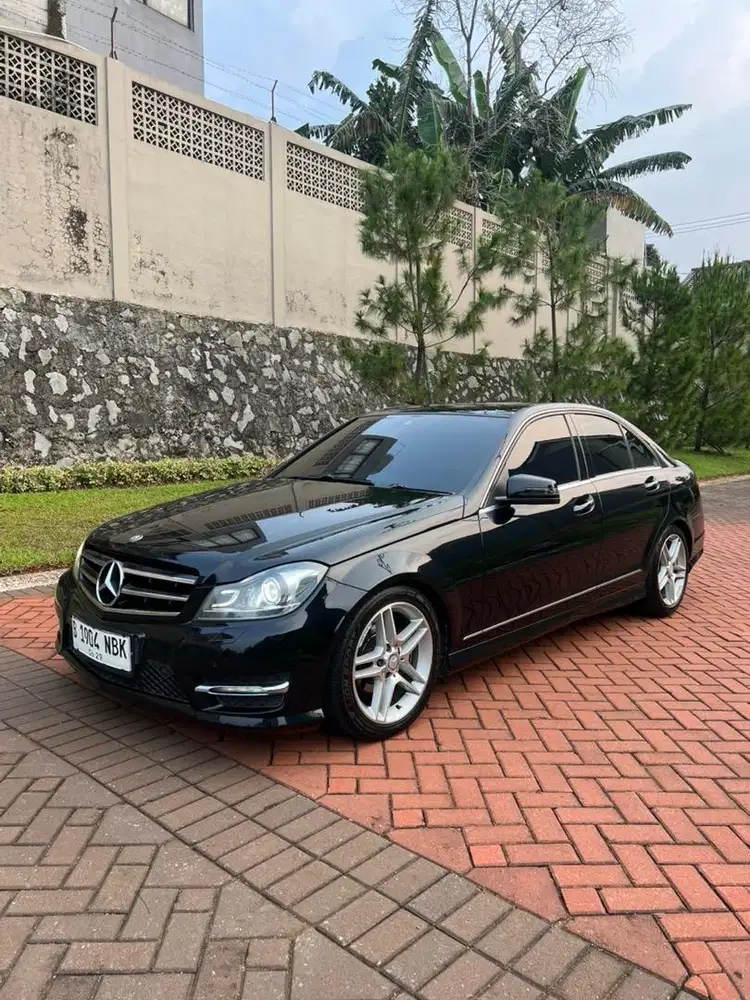 LOW KM BUKAN MILES MULUS TERAWAT ! Mercedes Benz C250 CGI AMG AT 2012