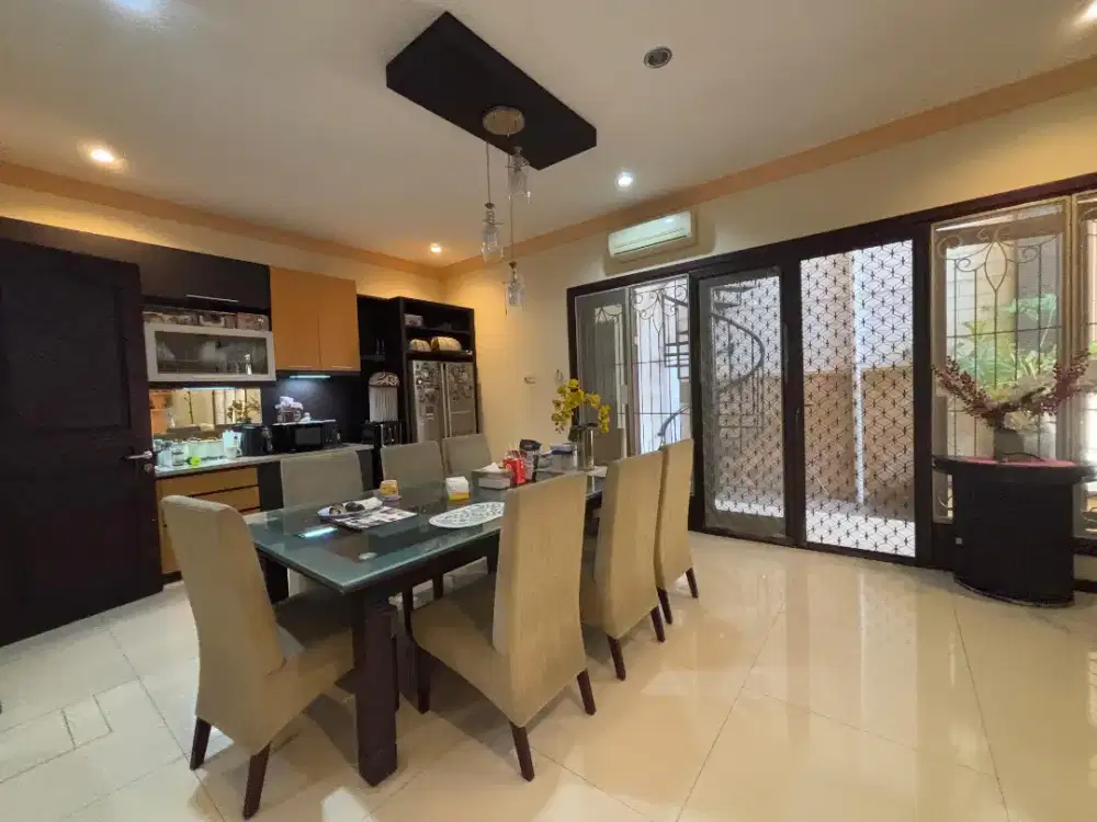 Dijual Rumah asri hommy terawat, siap huni, Regency 21 surabaya timur