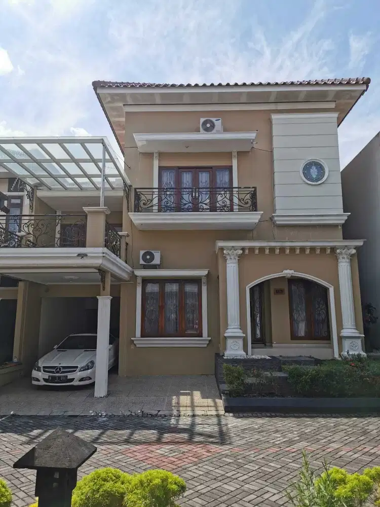 RUMAH FULL FURNISH BELAKANG AMPLAS N ROYAL AMBARUKMO