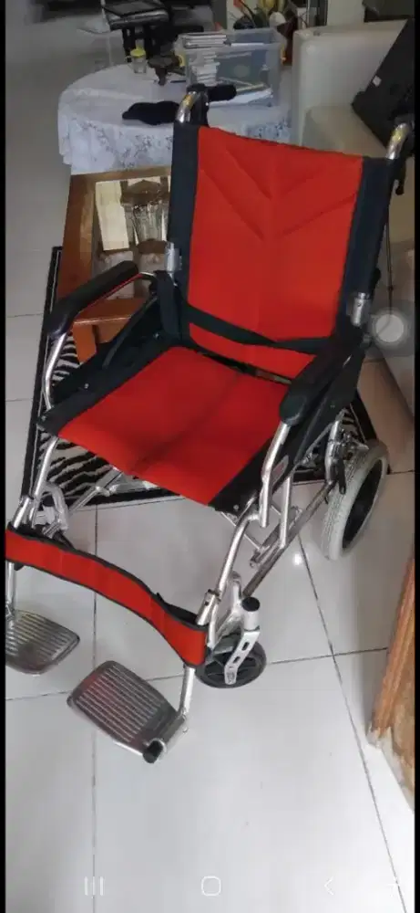Di jual kursi roda gea travelling,tabung oksigen dan tongkat