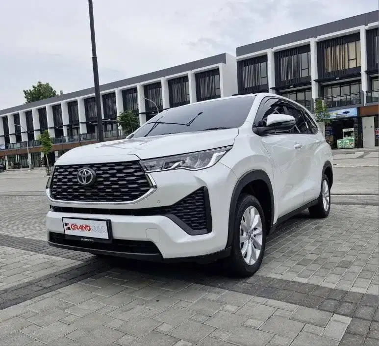 Innova Zenix V CVT 2023
