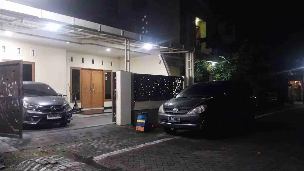 Jual Rumah di dekat UNDIP Jl. Berlian Raya Mangunharjo Tanah Luas Lokasi Strategis Bangunan Kokoh