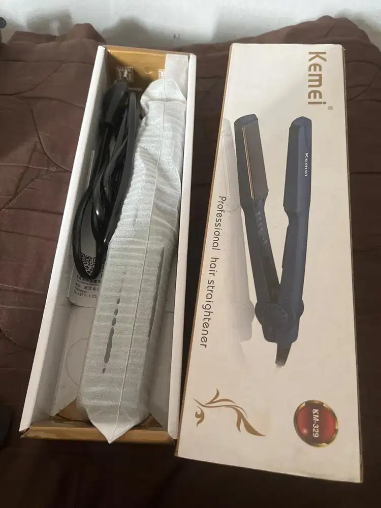 Pelurus rambut kemei