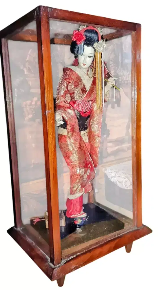 Patung Geisha Buatan Jepang