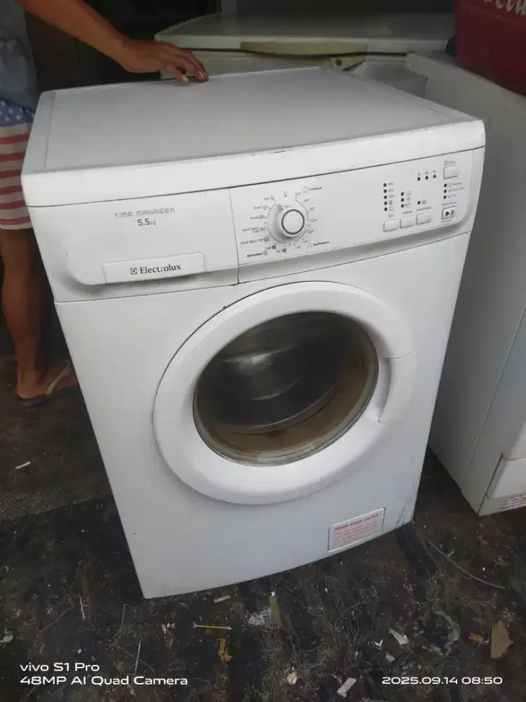 Mesin cuci merk Electrolux 5,5 kg
