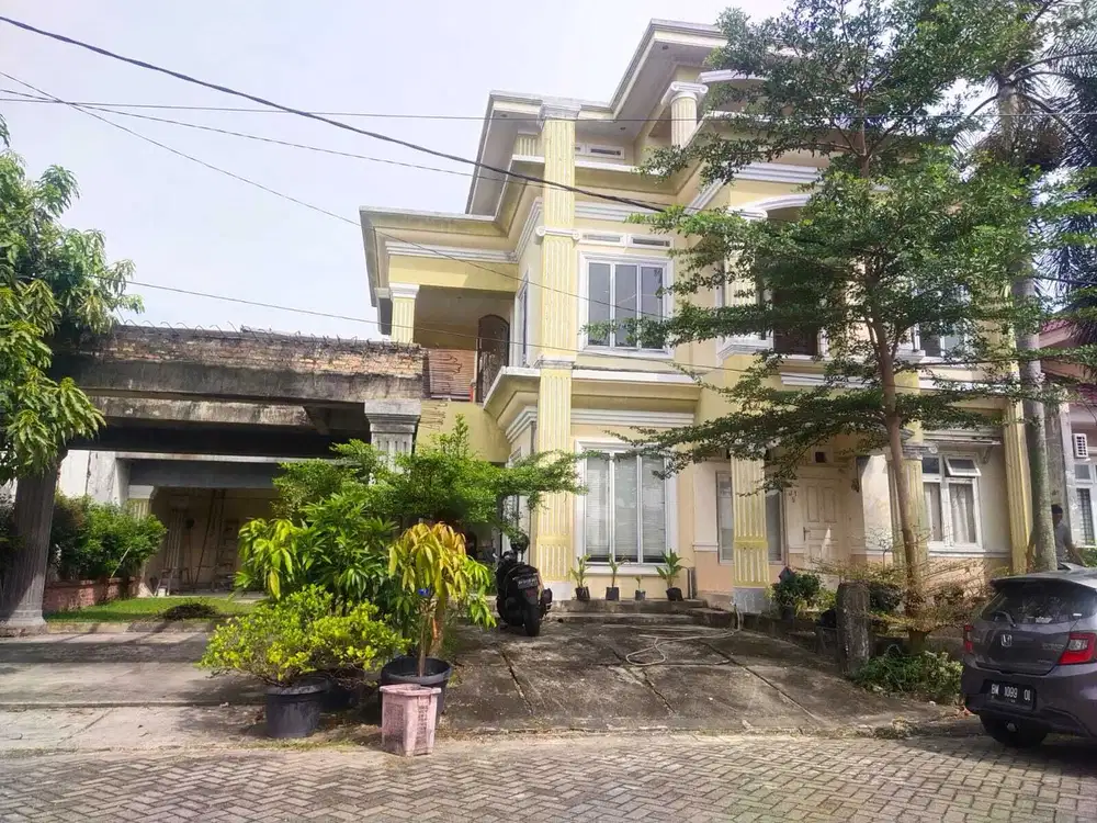 Rumah 3 Lantai Luas 400 m² di Aur Kuning, Dekat Bandara & Kampus. Cocok Tinggal, Kantor, atau Investasi