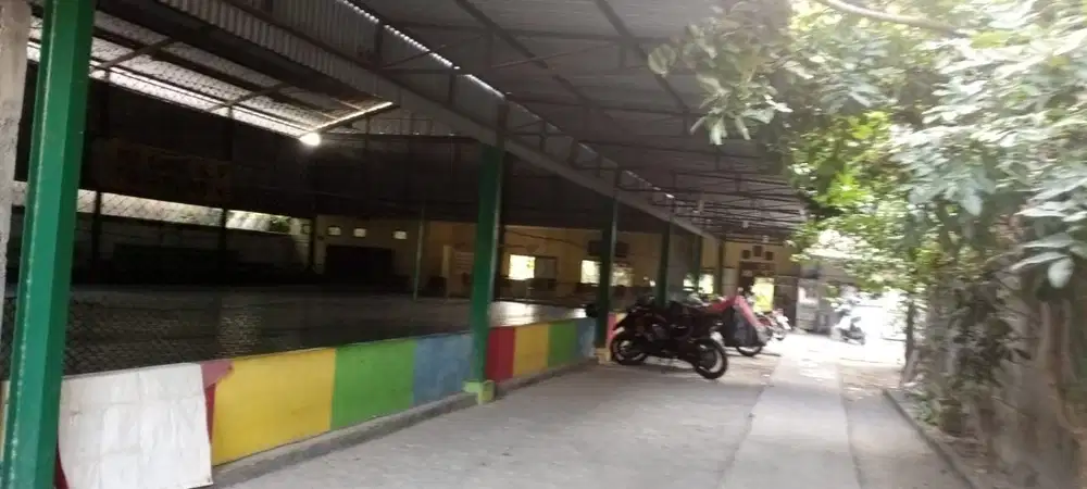 Kost-kostan Joglo dan Lapangan Futsal dekat Universitas Alma Ata