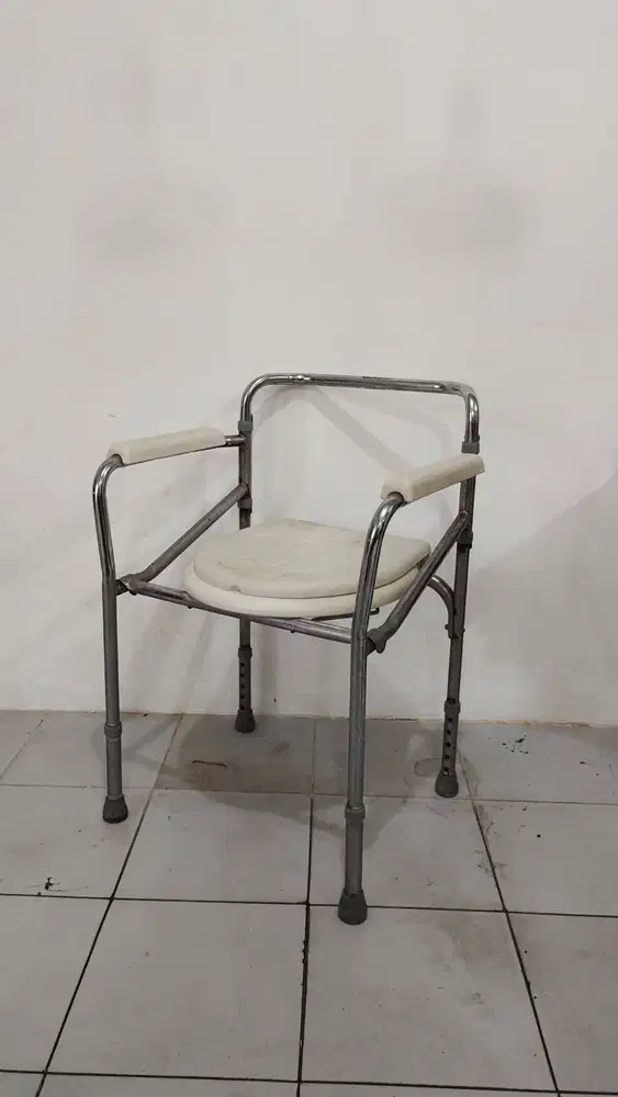 Kursi Toilet / Kursi BAB Portable