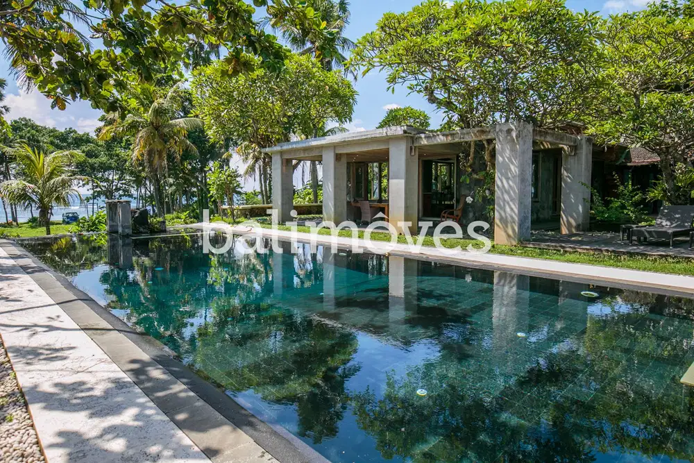 Vila Megah Dengan Empat Kamar Tidur Di Tepi Pantai Gianyar