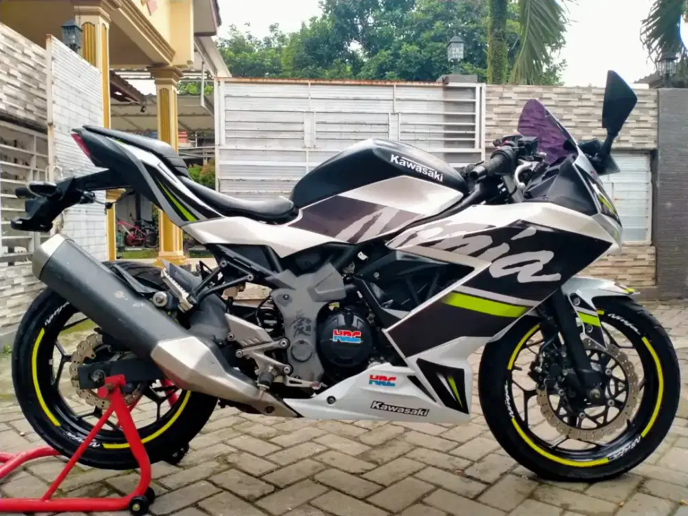 Kawasaki Ninja 250cc lengkap mesin segel keterangan detail dibawah
