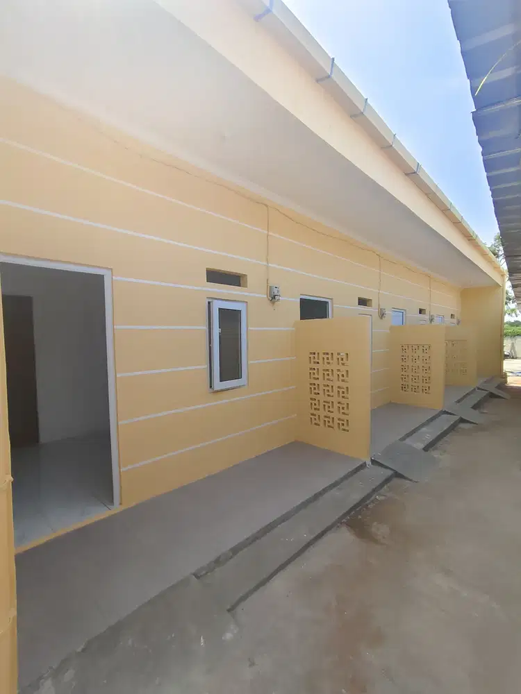 Strategis Rumah 3 Petak pinggir Jalan Raya akses Masuk jalan  2 Mobil