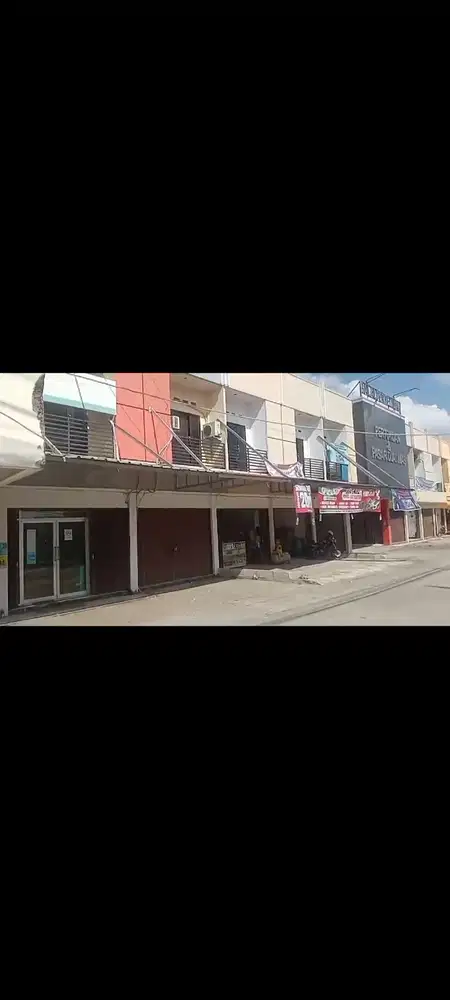 Di jual 12 ruko dengan 40 kios