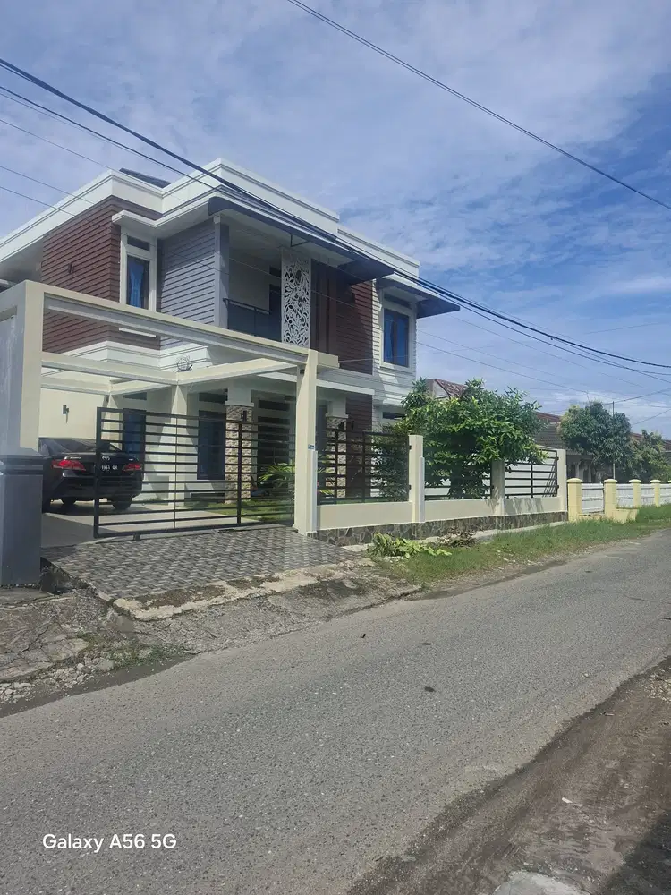 RUMAH MEWAH 2 LANTAI DIBELAKANG PIZZA HUT