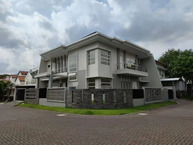 dijual rumah minimalis ,mewah 2 lantai di pwk Citraland  hook