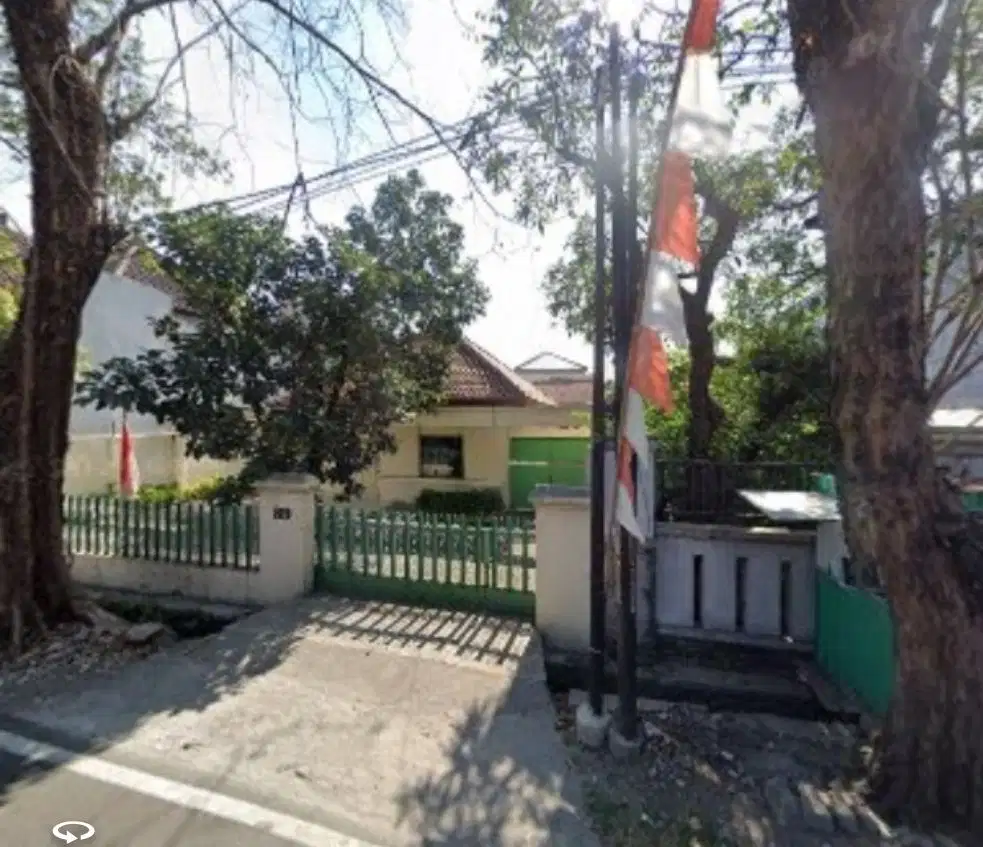 Di jual rumah besar, pinggir jalan besar. Mudah dijangkau guys .