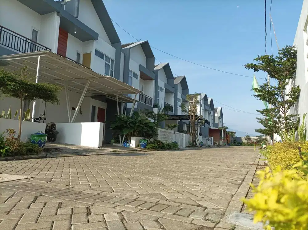 Laris Rumah 2lantai konsep Villa sisa 4unit