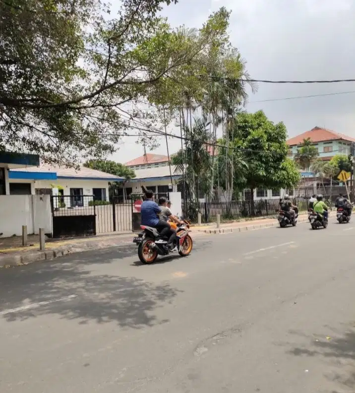 Dijual tanah dibawah nilai NJOP diarea bisnis Tebet,Lokasi Jalan Raya