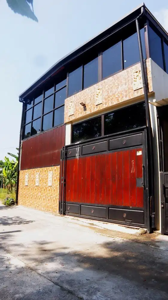 Dijual Bangunan Baru Rumah 2 Lantai SHM Pekaranga di Madurejo Prambana