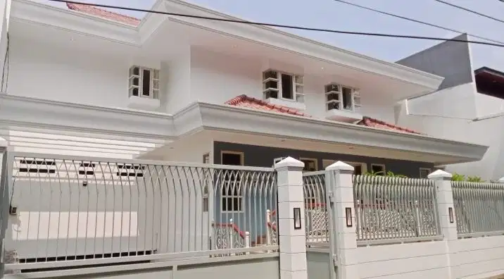 Disewakan rumah di Tebet Timur, cocok untuk tinggal atau kantor