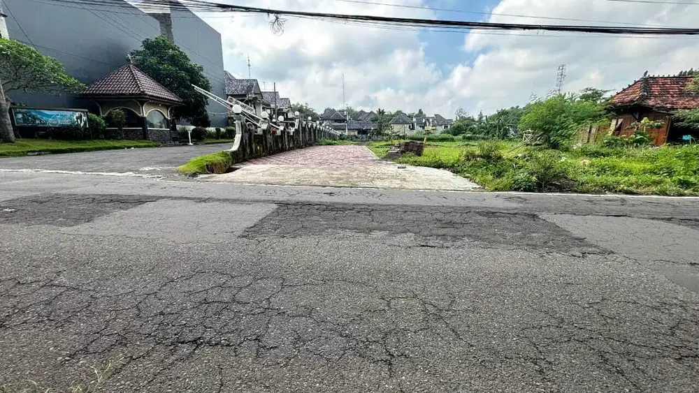 Tanah Tepi Jalan Raya Palagan Gitogati Sleman Jogja dekat Hyatt