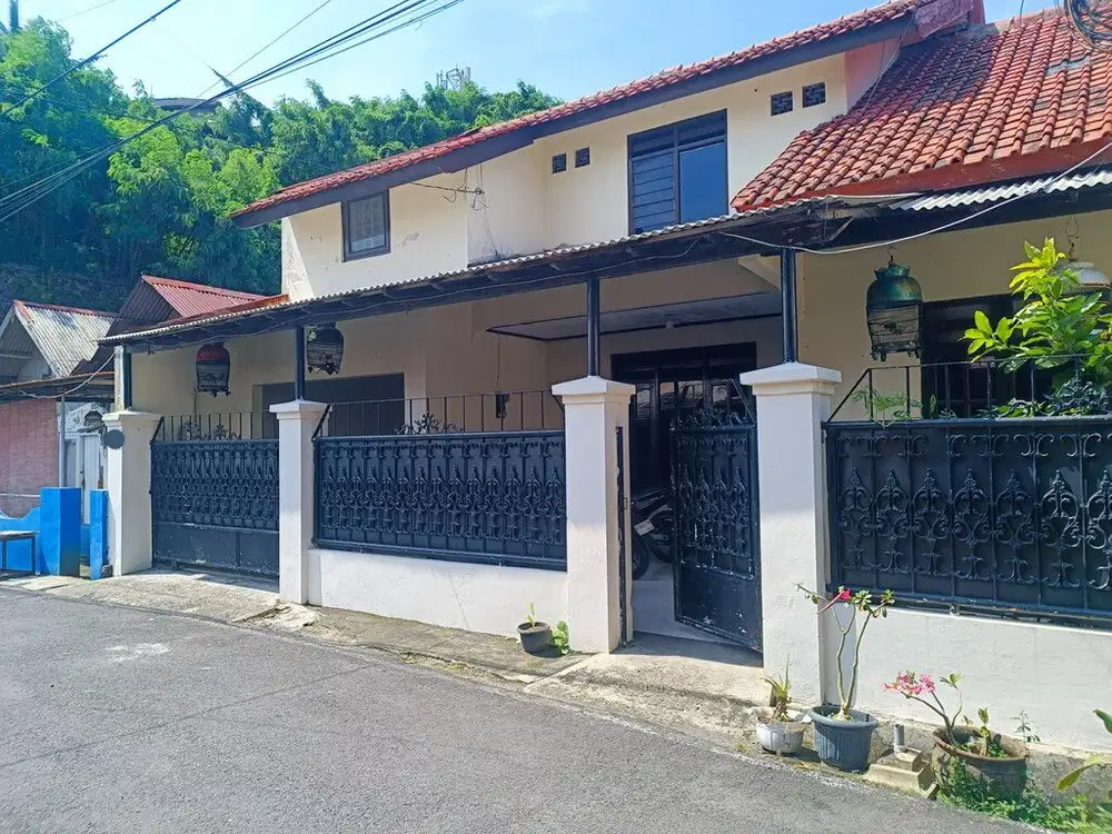 Rumah Sri Rejeki Manyaran Semarang Brt Lokasi Strategis Renovasi Minor