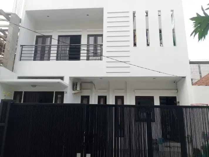 Rumah Minimalis 2 lantai di Tebet Timur, Jalan 2 mobil
