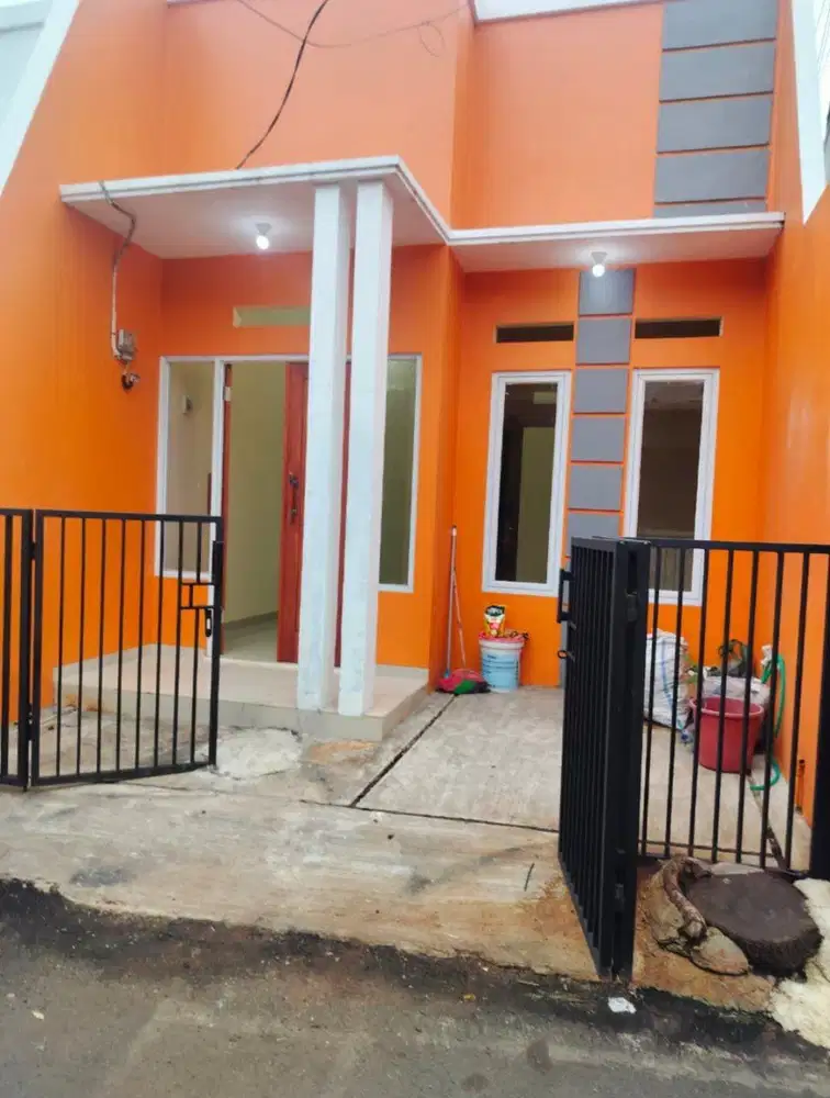 Rumah Baru Siap Huni Dekat Stasiun Cakung Akses Mobil di Bintara