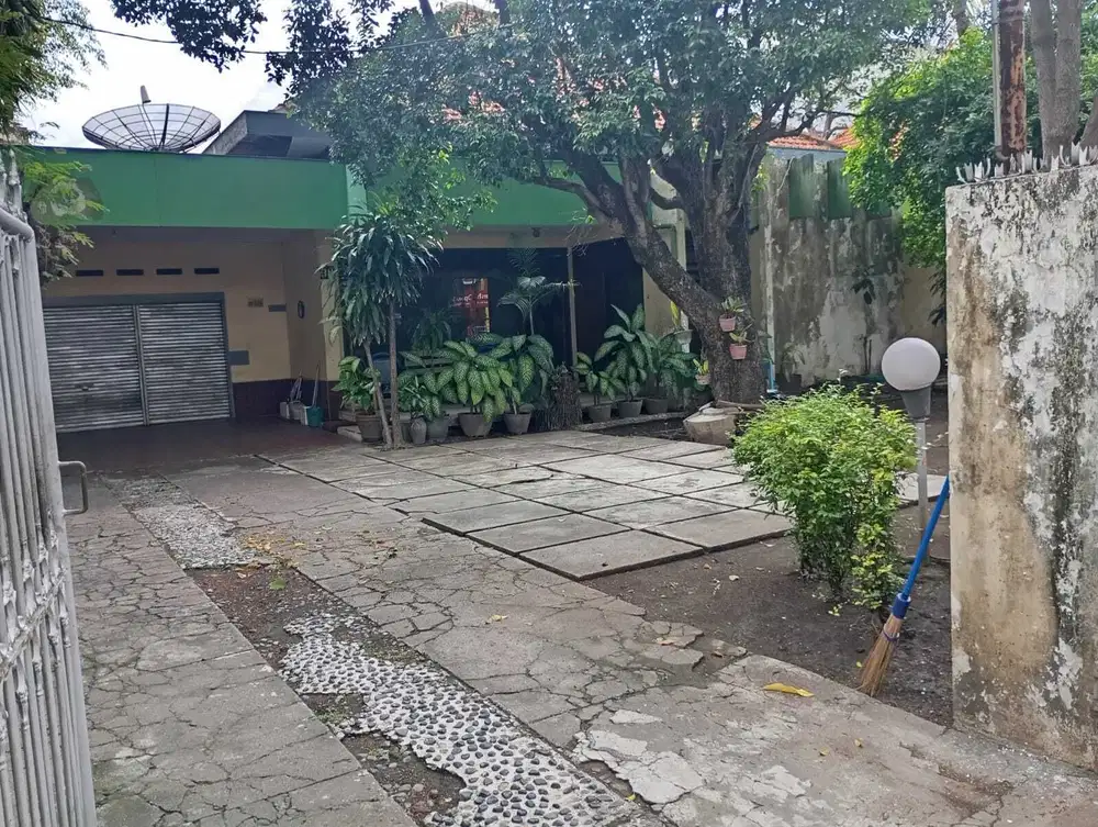 Dijual rumah hitung tanah  jl. Tidar Surabaya utara, murah