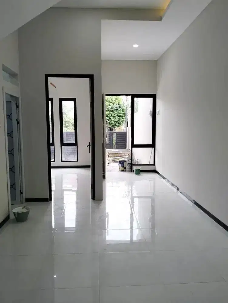 Jual rumah 2 lantai baru di area Kalijudan, Surabaya