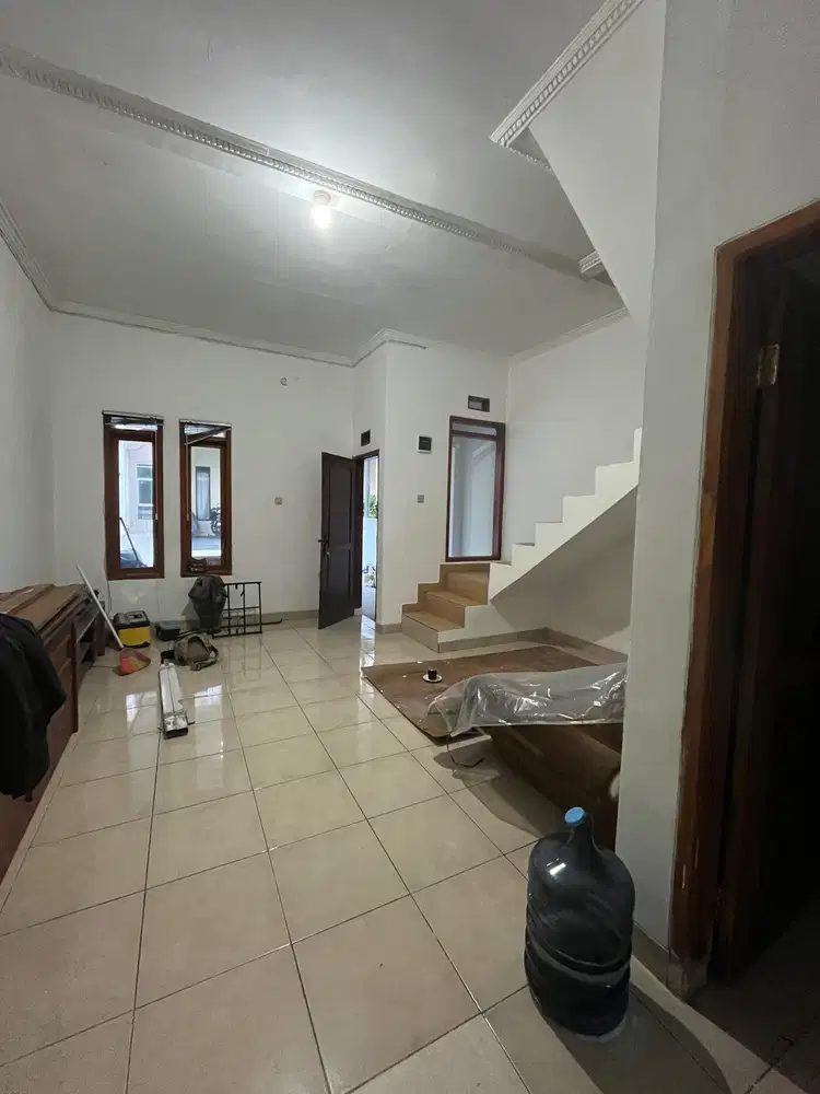 Rumah dua lantai dalam komplek di Cikutra Bojongkoneng Pahlawan