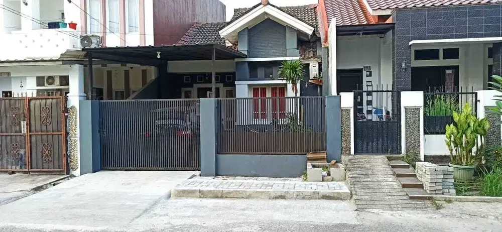 Rumah Modern didepan taman, bebas banjir dan dekat kemana-mana