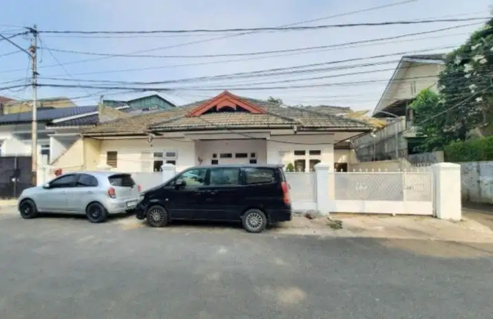 Rumah Murah di Tebet, Jalan 3 mobil